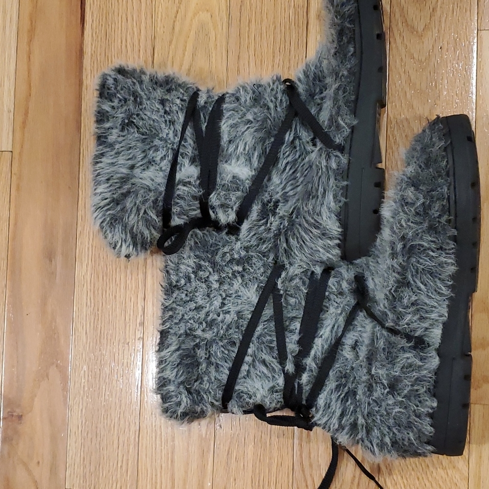 Fuzzy boots - Picture 5 of 11